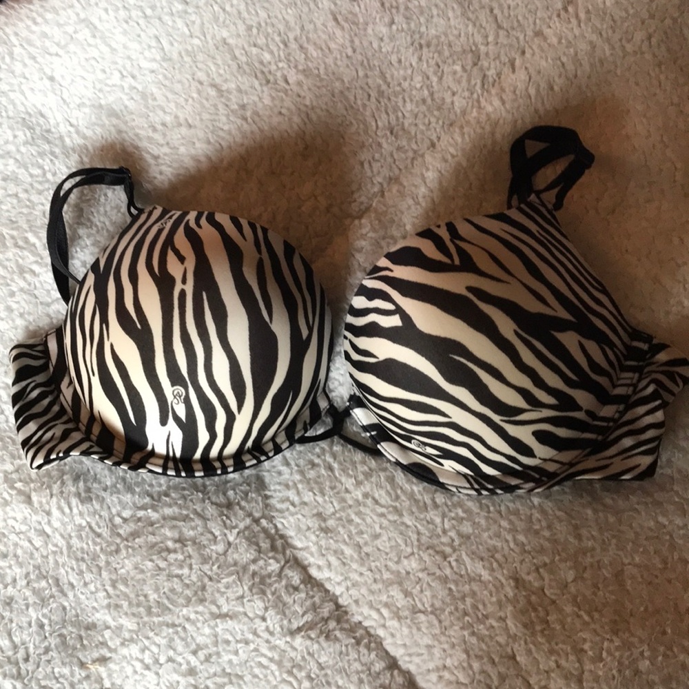 34c Vs miraculous plunge push up bra! Brand new!!